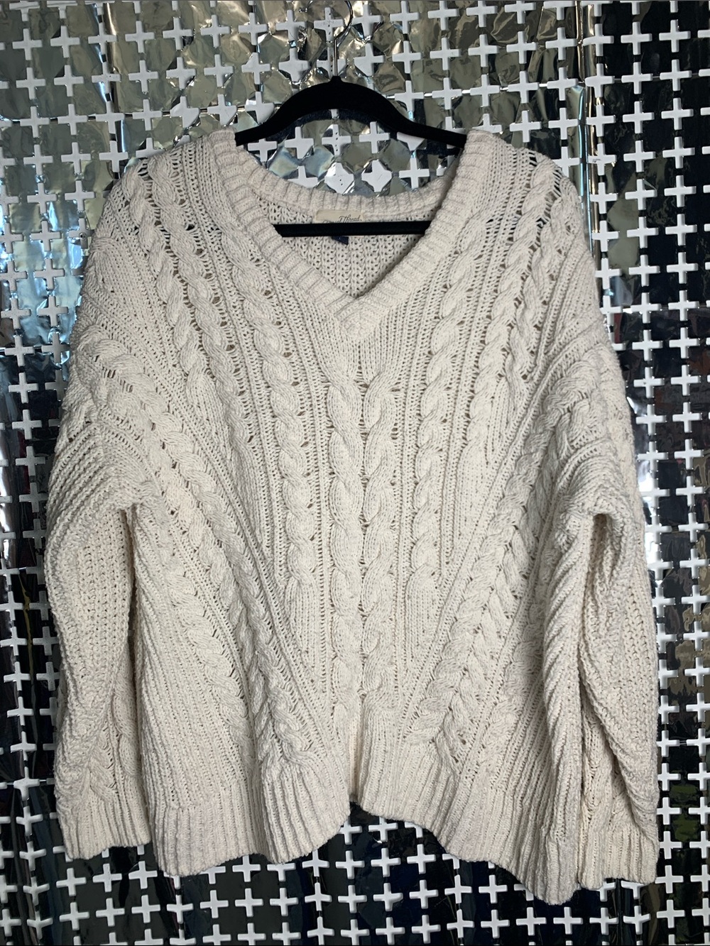 Universal Thread Ivory Cable V-Neck Sweater